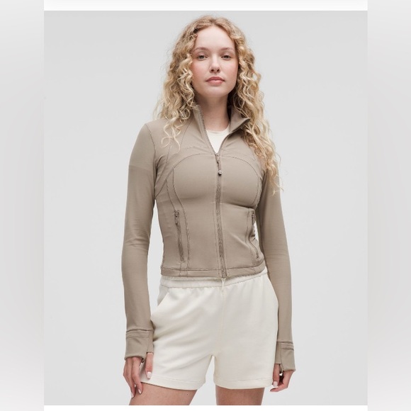 lululemon Define Cropped Jacket Nulu Fabric in Warm Ash Grey Size 4 - Picture 3 of 6
